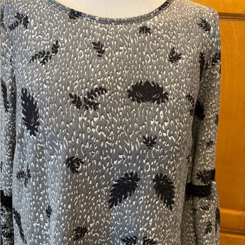 Elegant Gray and Black Women's Dress - Picture 2 of 8